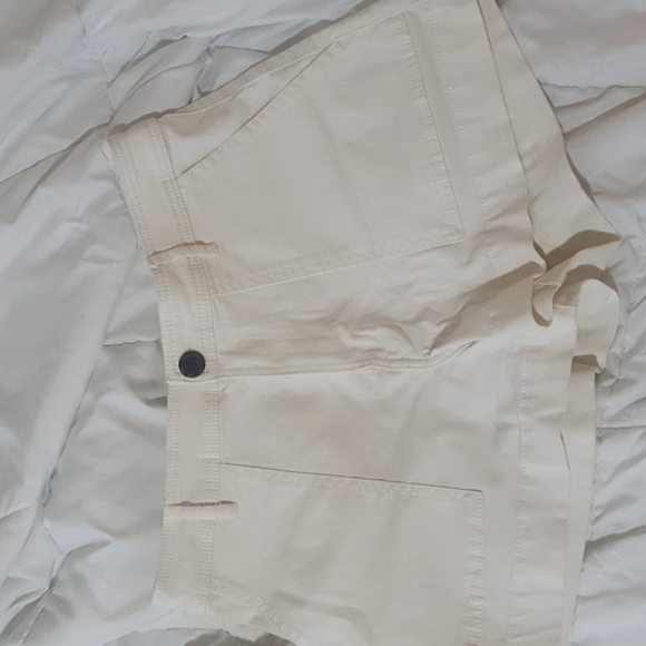 H&M cream twill shorts - Picture 1 of 3